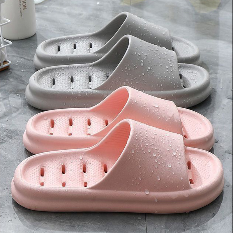 Water Shoes - Wydrążone klapki łazienkowe z pianki EVA