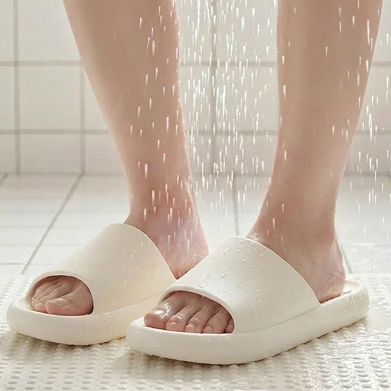 Wydrążone klapki łazienkowe z  – Water Shoes recenzja i cena
